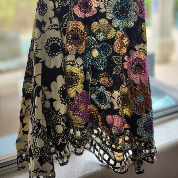 Below knee length skirt with floral beading design - Picture 2 of 3